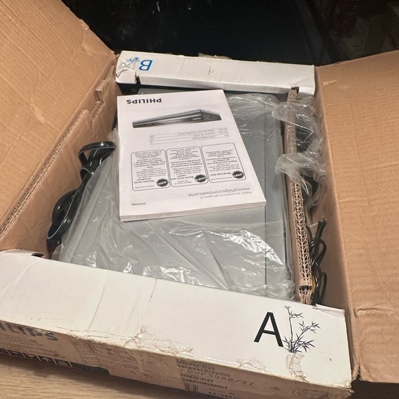 New In Box PHILIPS DVP-3980 DVD player playback with 1080p HDMI upconversion - Picture 7 of 7